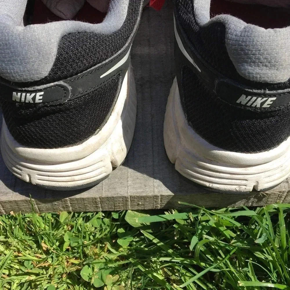 Nike Revolution 2 Men’s Sneakers Kicks Shoes Black